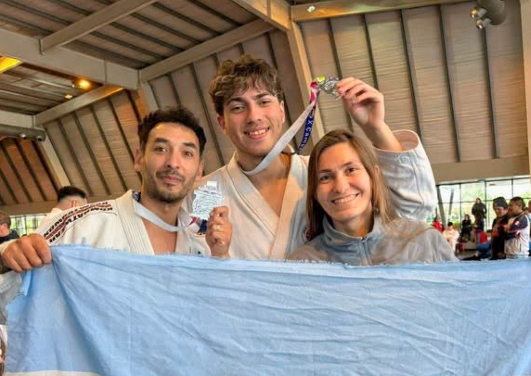Karatecas de San Lorenzo ganaron dos medallas de plata en el Mundial IMAT de Buenos Aires