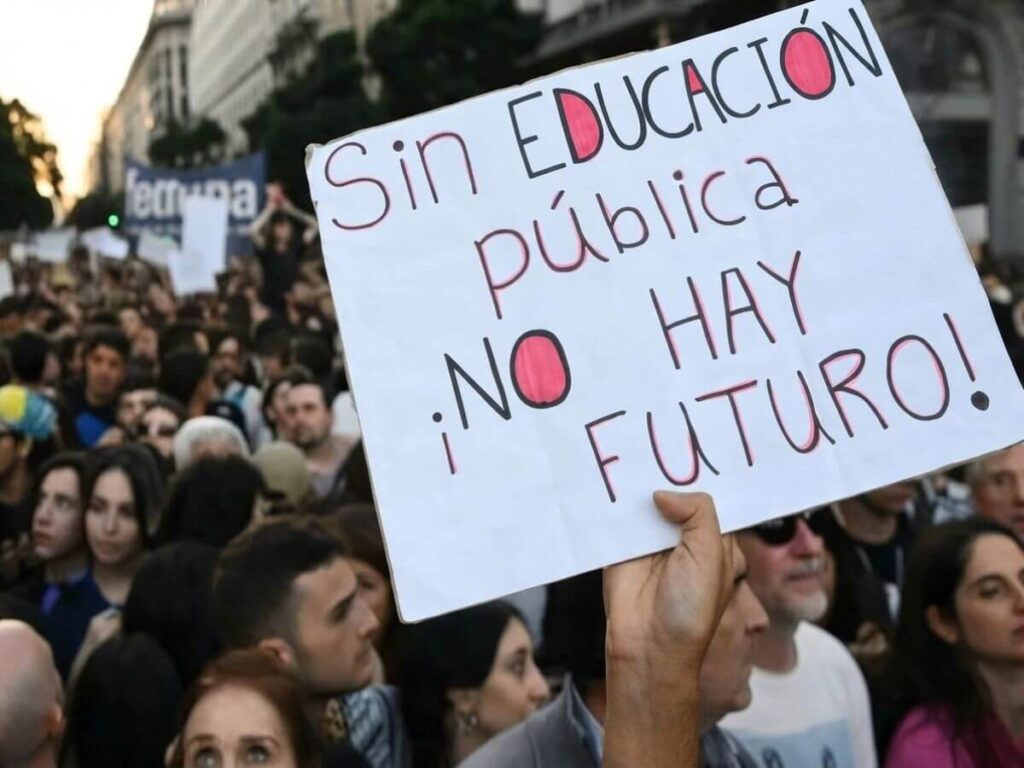 Ley de financiamiento universitario y cautelar judicial vigente
