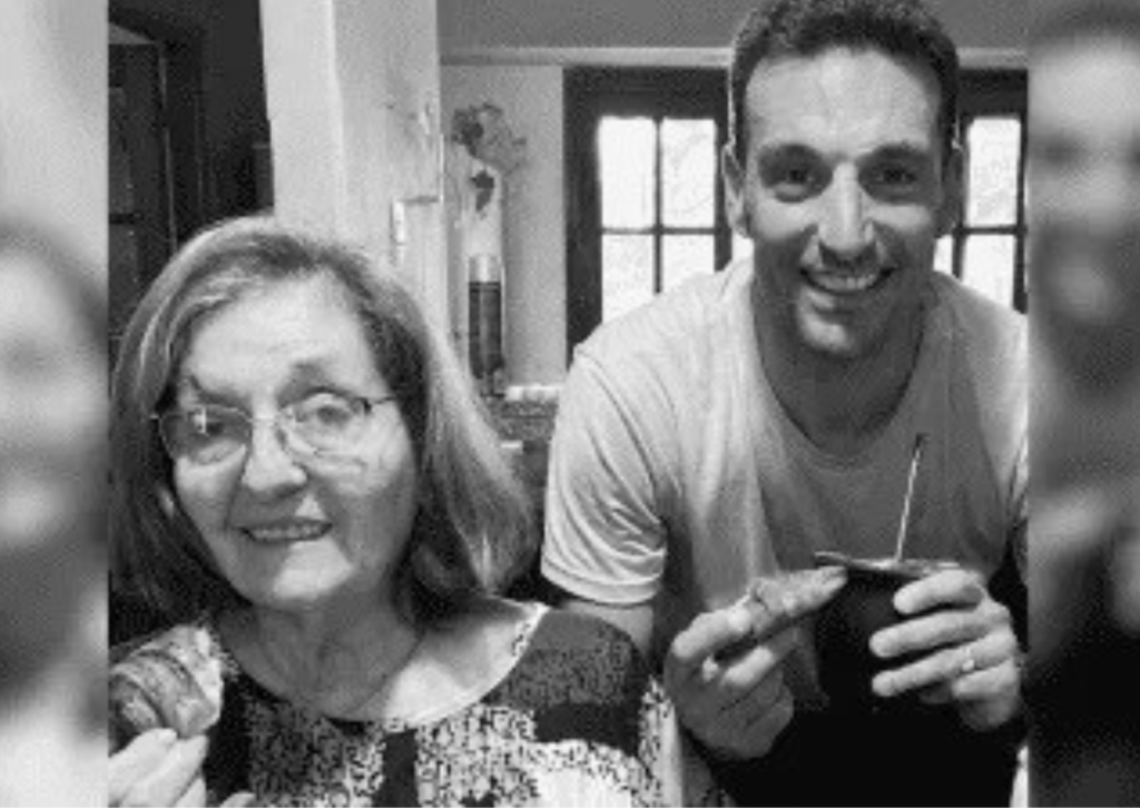 Lionel Scaloni junto a la noticia del fallecimiento de su madre, Eulalia Marzetti.