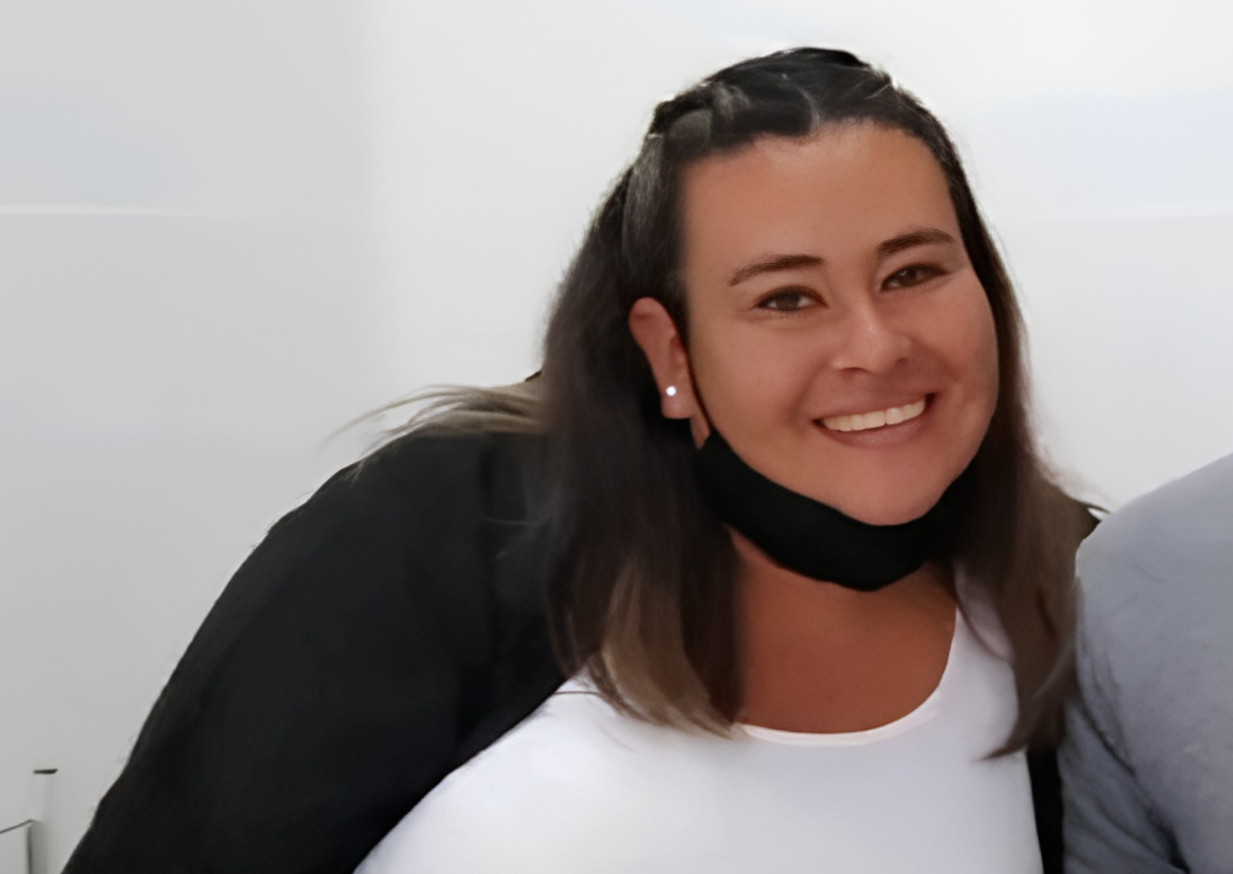 Organizan una rifa solidaria para ayudar a una mujer de 32 años que sufrió fracturas en ambas piernas tras un accidente de moto